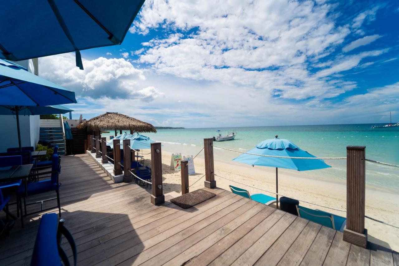 Blue Skies Beach Resort Negril Bagian luar foto