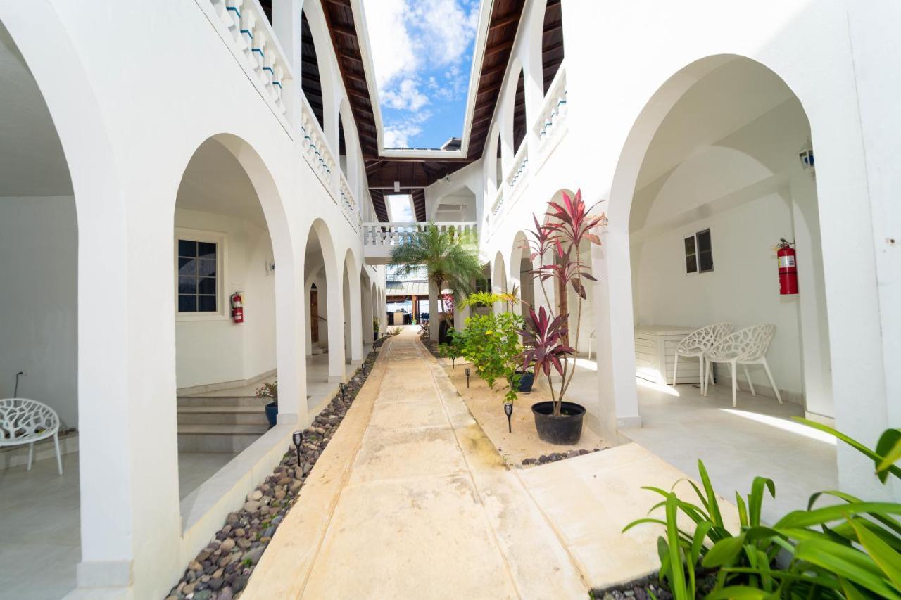 Blue Skies Beach Resort Negril Bagian luar foto