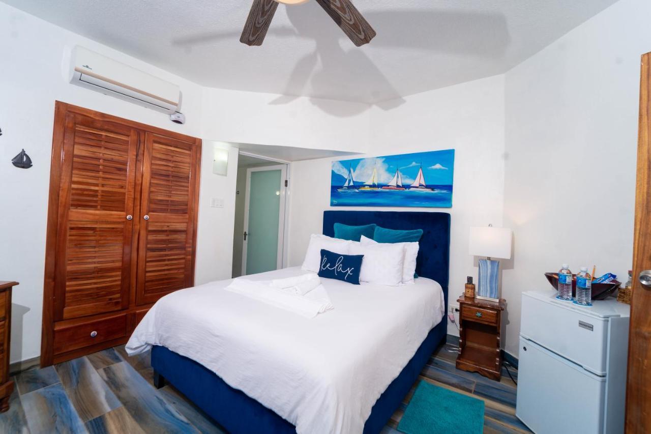 Blue Skies Beach Resort Negril Bagian luar foto