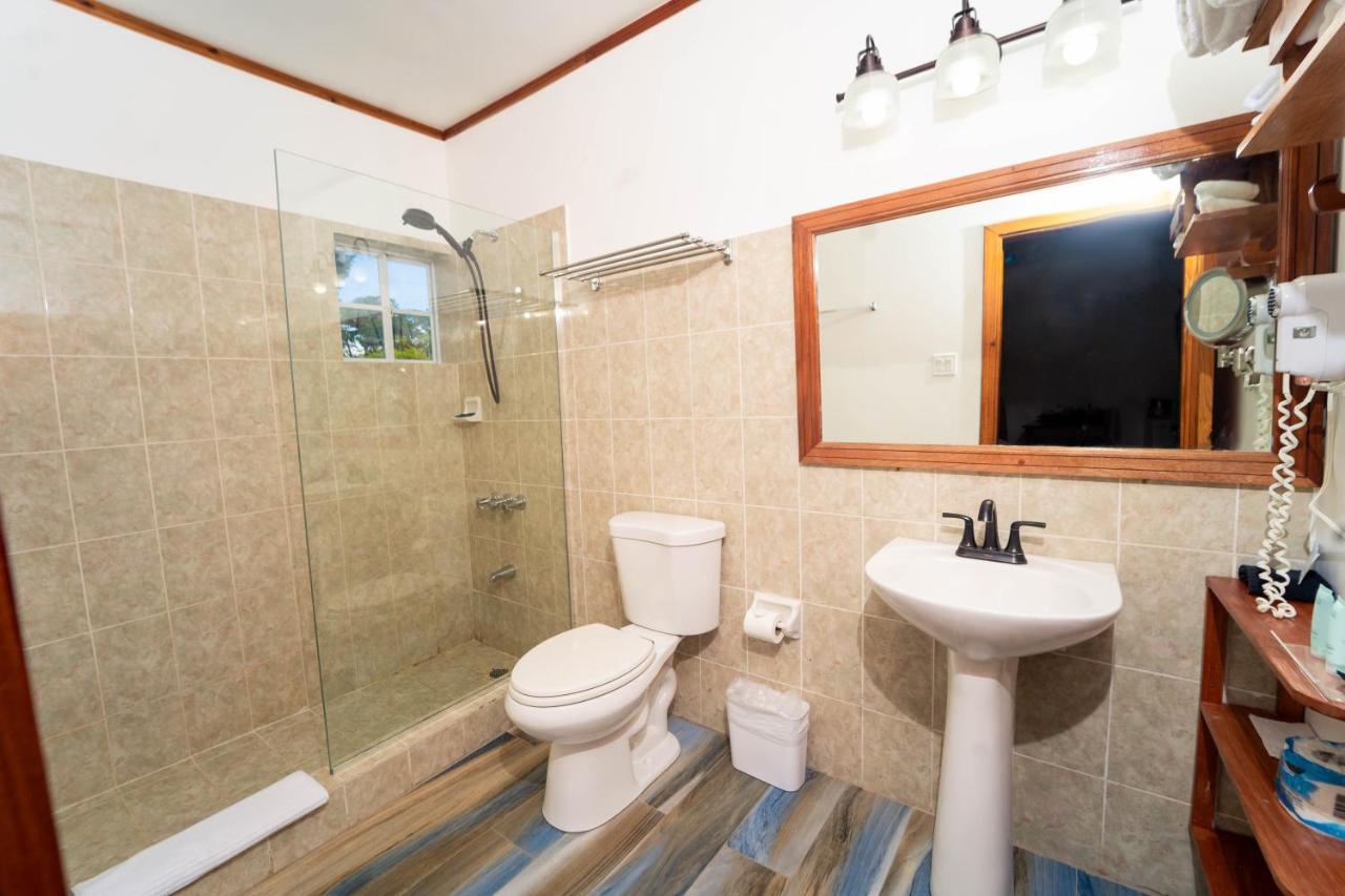 Blue Skies Beach Resort Negril Bagian luar foto