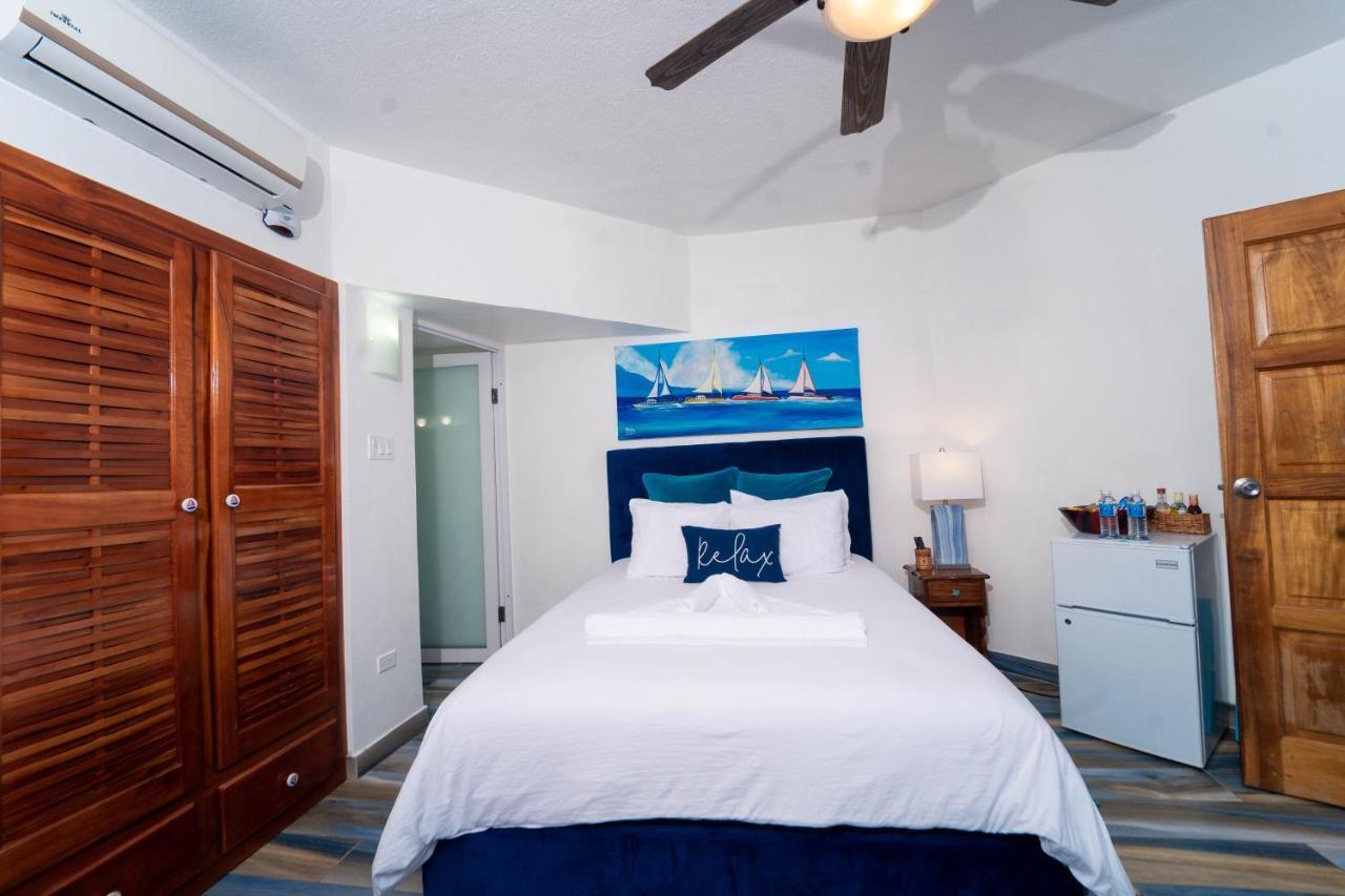 Blue Skies Beach Resort Negril Bagian luar foto