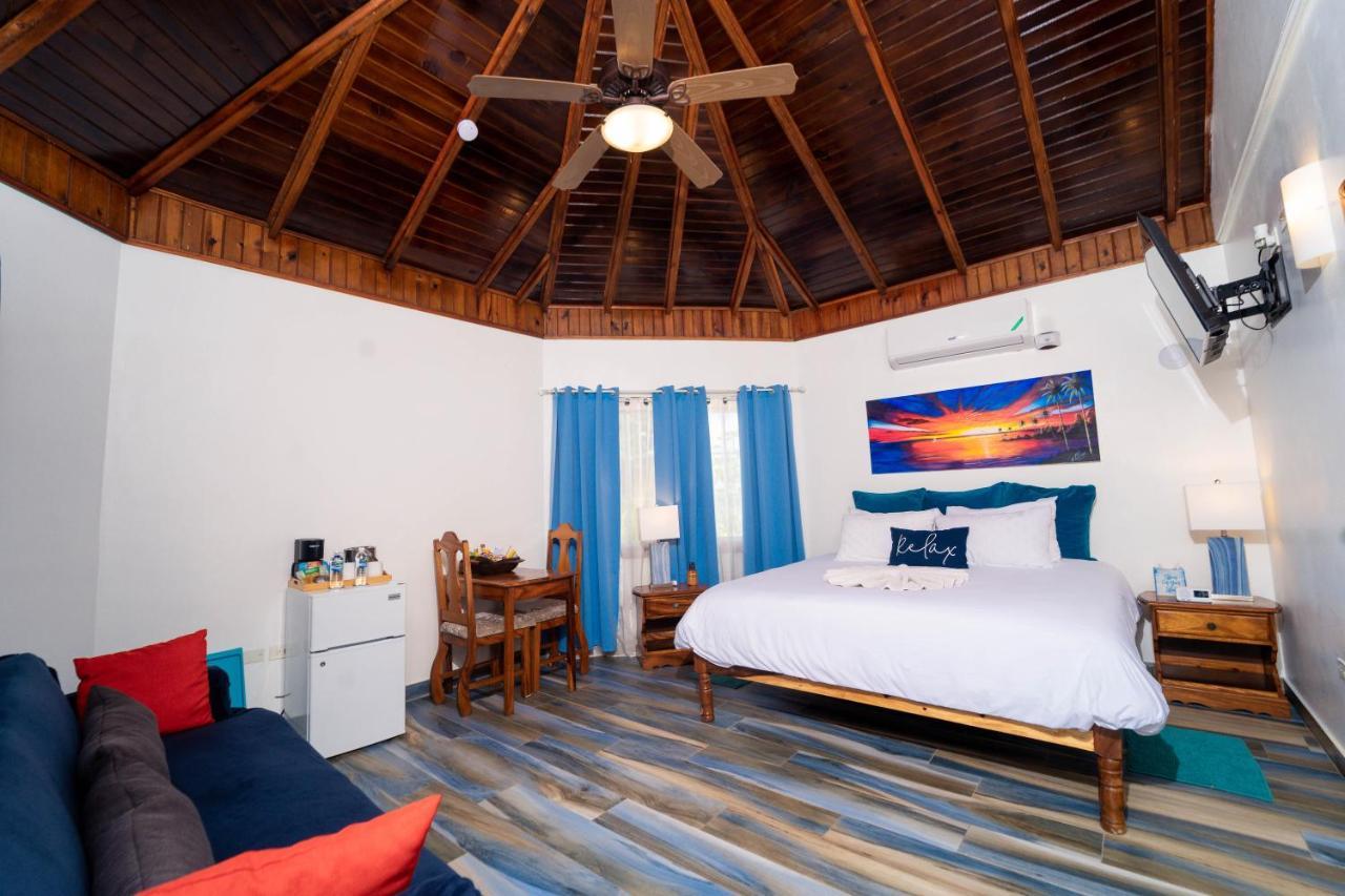 Blue Skies Beach Resort Negril Bagian luar foto