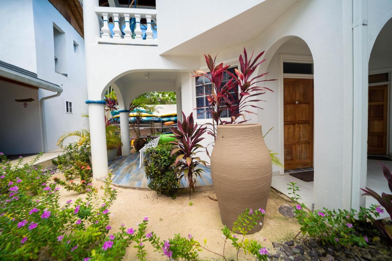 Blue Skies Beach Resort Negril Bagian luar foto