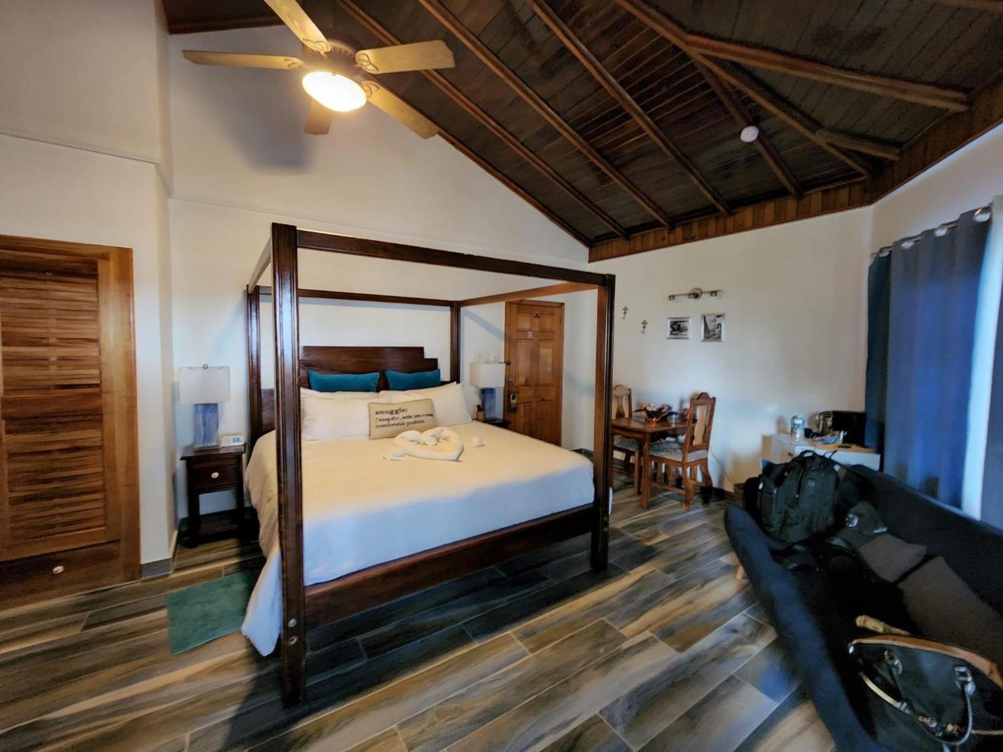 Blue Skies Beach Resort Negril Bagian luar foto