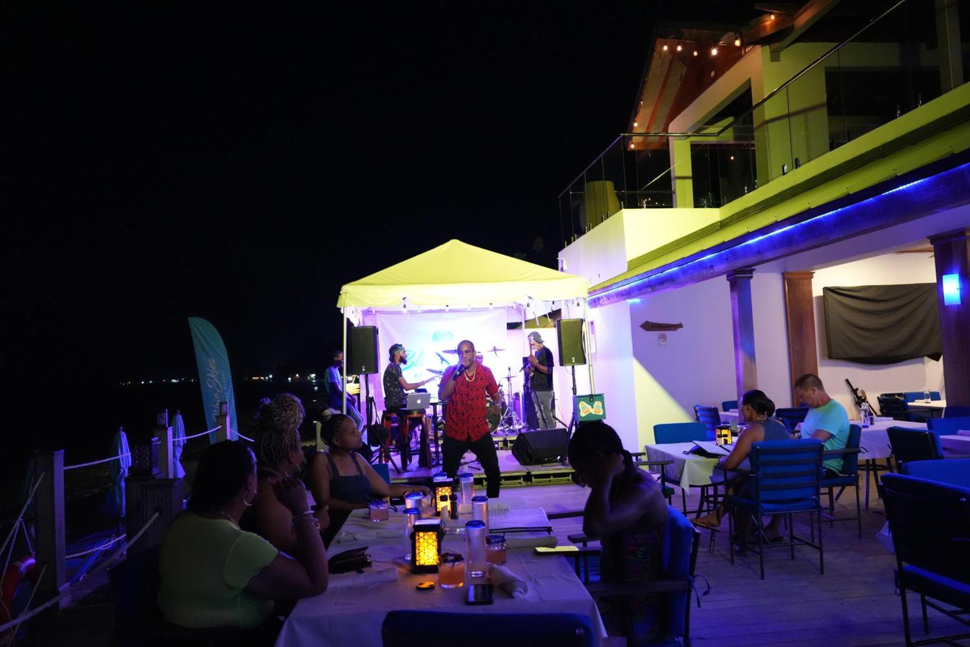 Blue Skies Beach Resort Negril Bagian luar foto