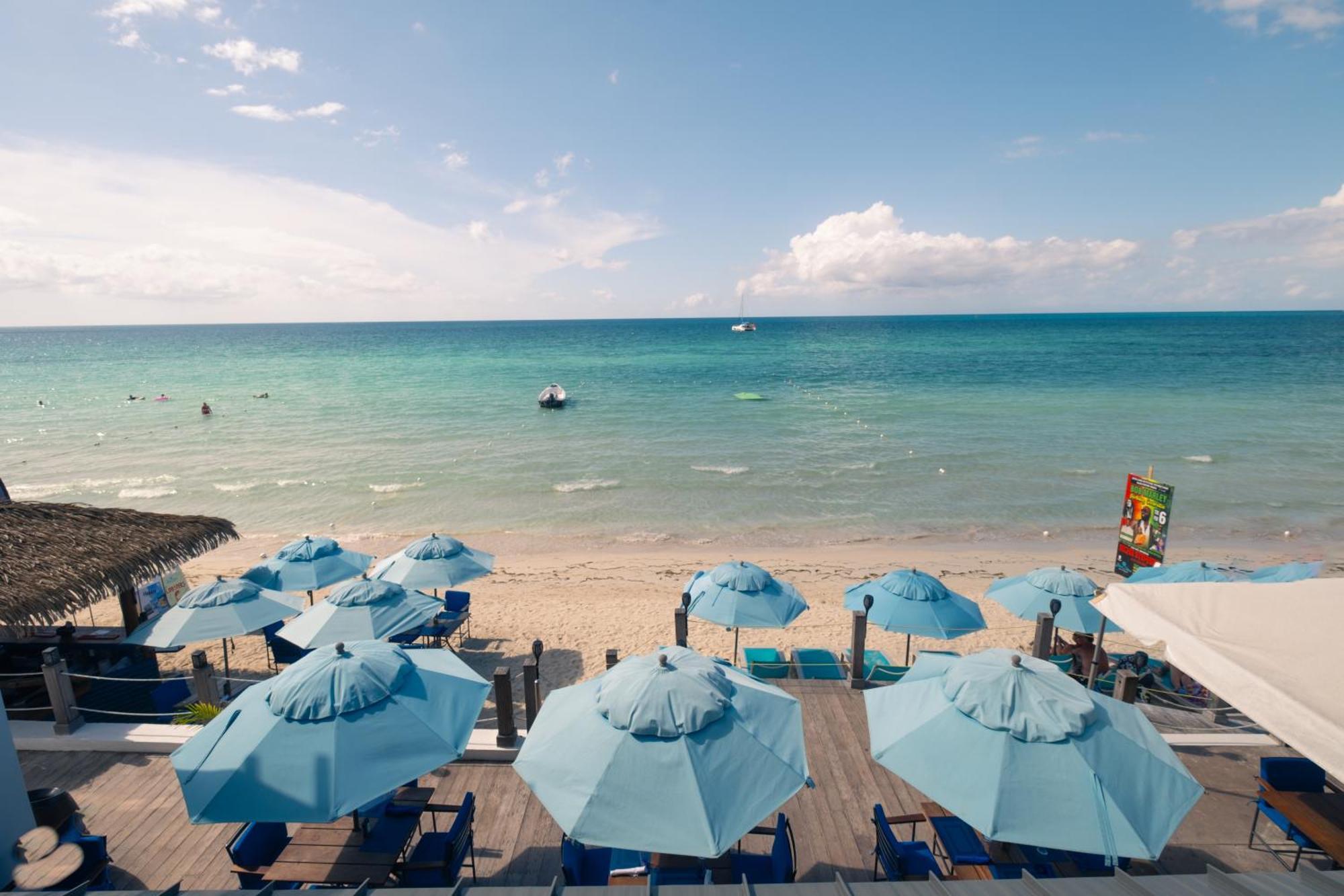Blue Skies Beach Resort Negril Bagian luar foto