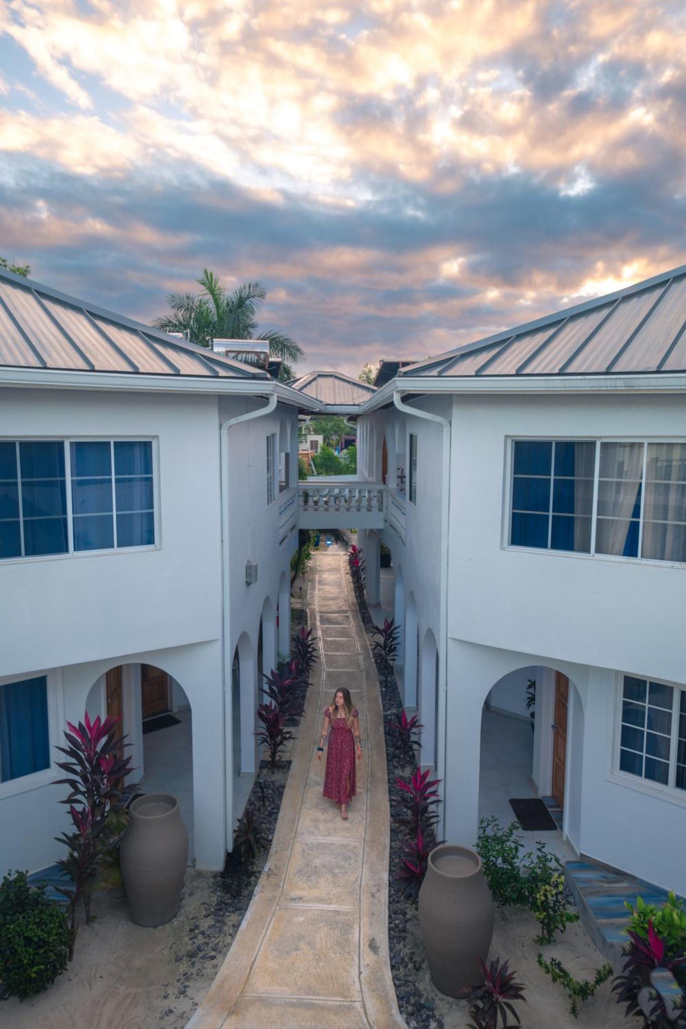 Blue Skies Beach Resort Negril Bagian luar foto