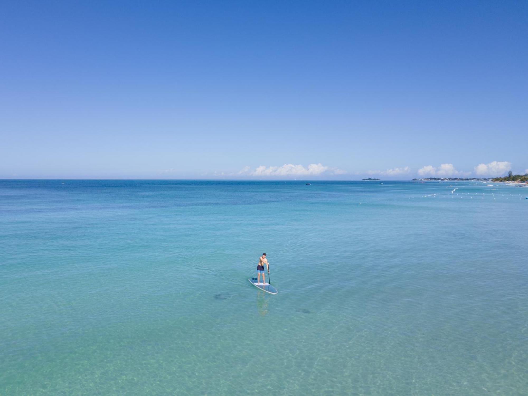 Blue Skies Beach Resort Negril Bagian luar foto