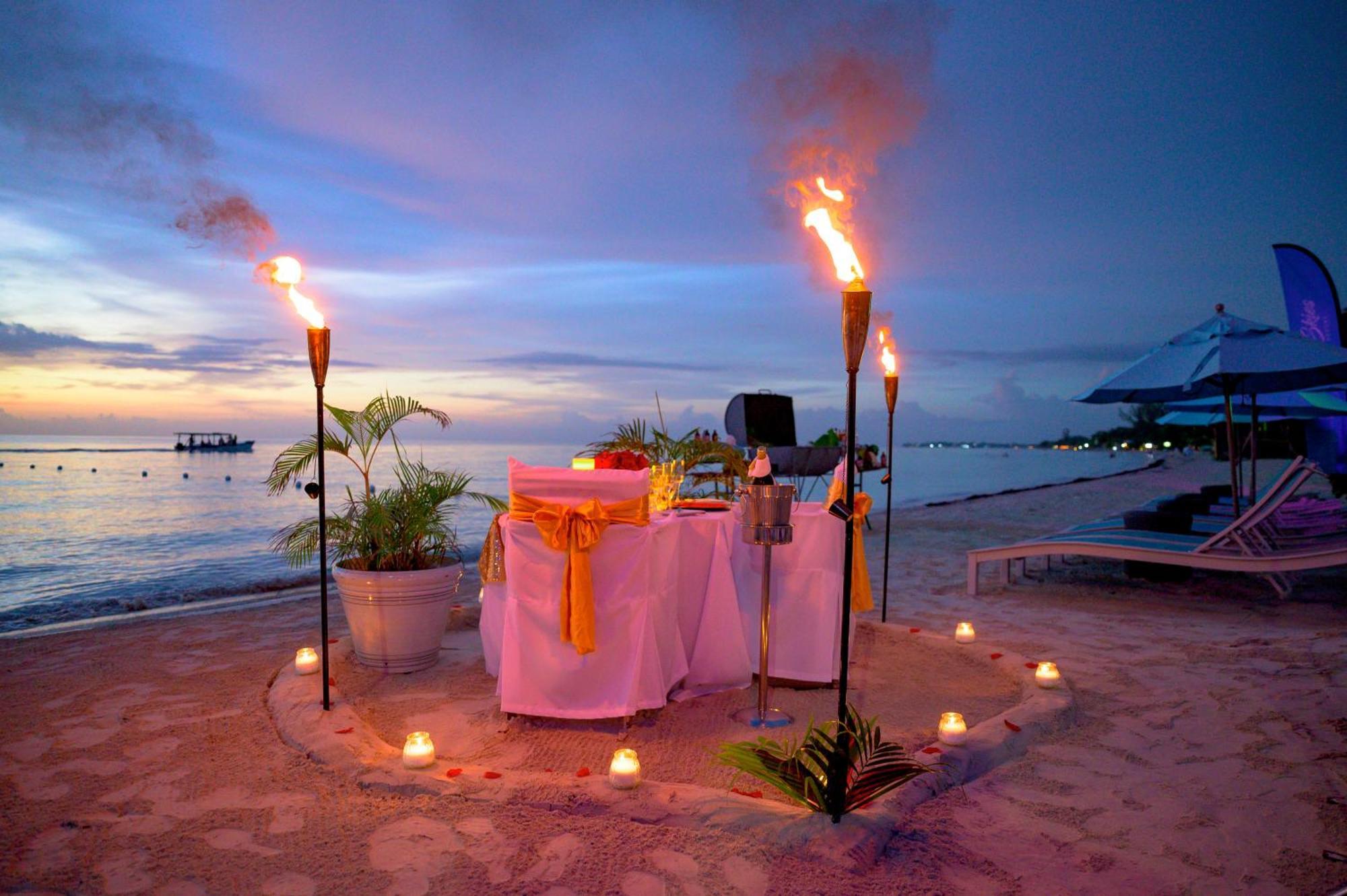 Blue Skies Beach Resort Negril Bagian luar foto